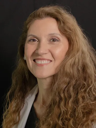 Dra. Claudia Manns, Endodoncia · Clínica Goycoolea